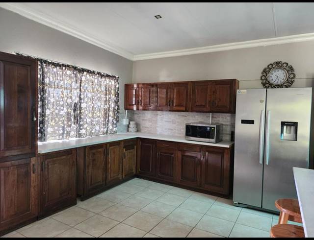 4 BEDROOM HOUSE FOR SALE IN MEYERHOF